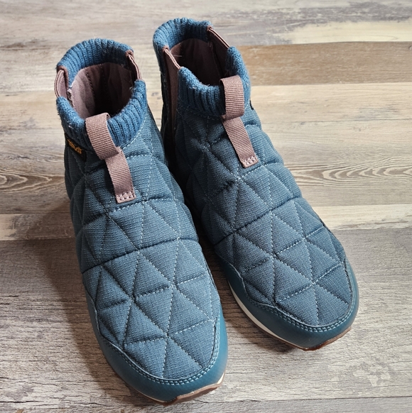 Teva ReEmber Mid Platform Chelsea Bootie Size 7 Teal Quilted - Picture 2 of 9